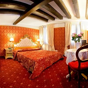 ca-della-loggia.hotelslidodijesolo.com/